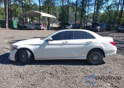 2015 Mercedes-Benz C 300 Luxury 4Matic из США, поврежденный, VIN 55SWF4KB9FU049432
